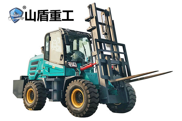 四驅越野叉車